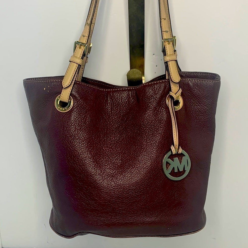 Michael Michale Kors jet set tote in Brown/buff with gold hardware.